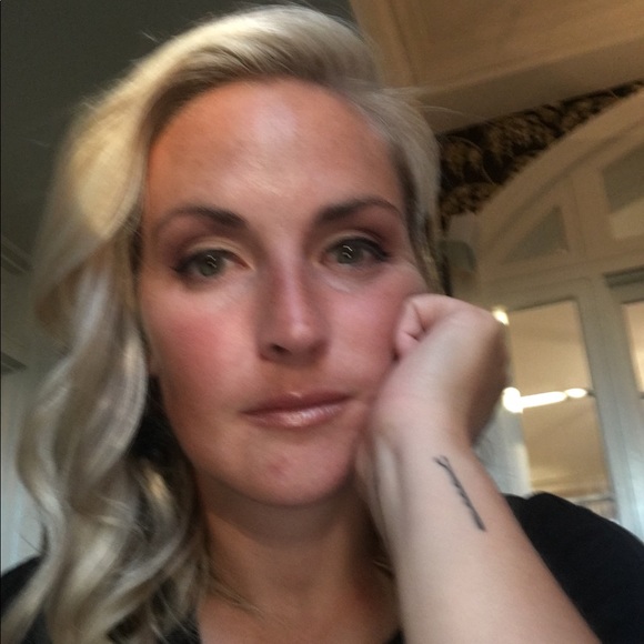 Meet your Posher, Jennifer - Picture 1 of 1